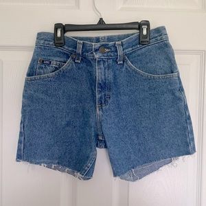 Vintage Women’s Lee Blue Denim Cut Off Shorts size 29x30